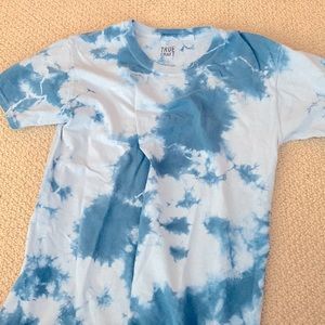 True Craft size L tee